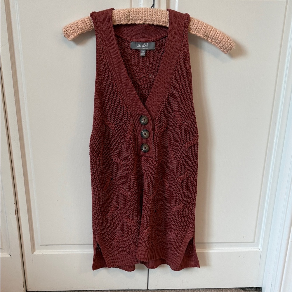 Marled Sleeveless V-Neck Sweater in Deep Red